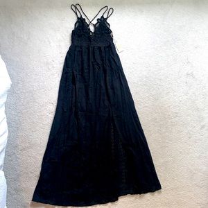 Black maxi dress size small beautiful details never worn still has tags